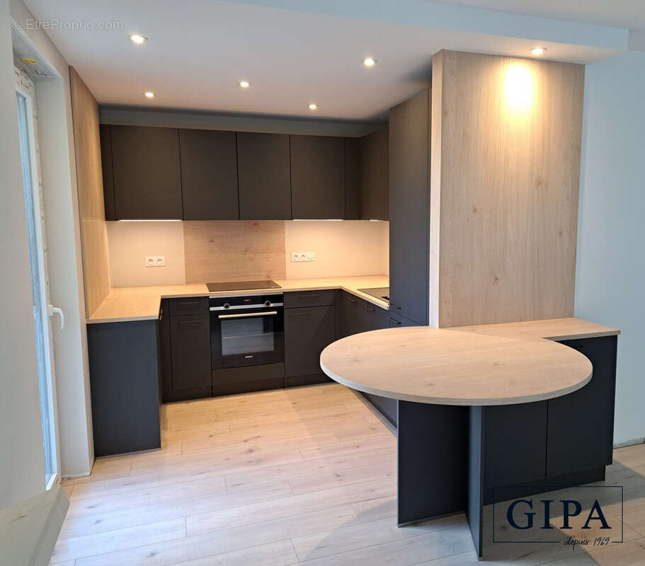 Cuisine équipée réalisée sur mesure - Appartement à ECKBOLSHEIM