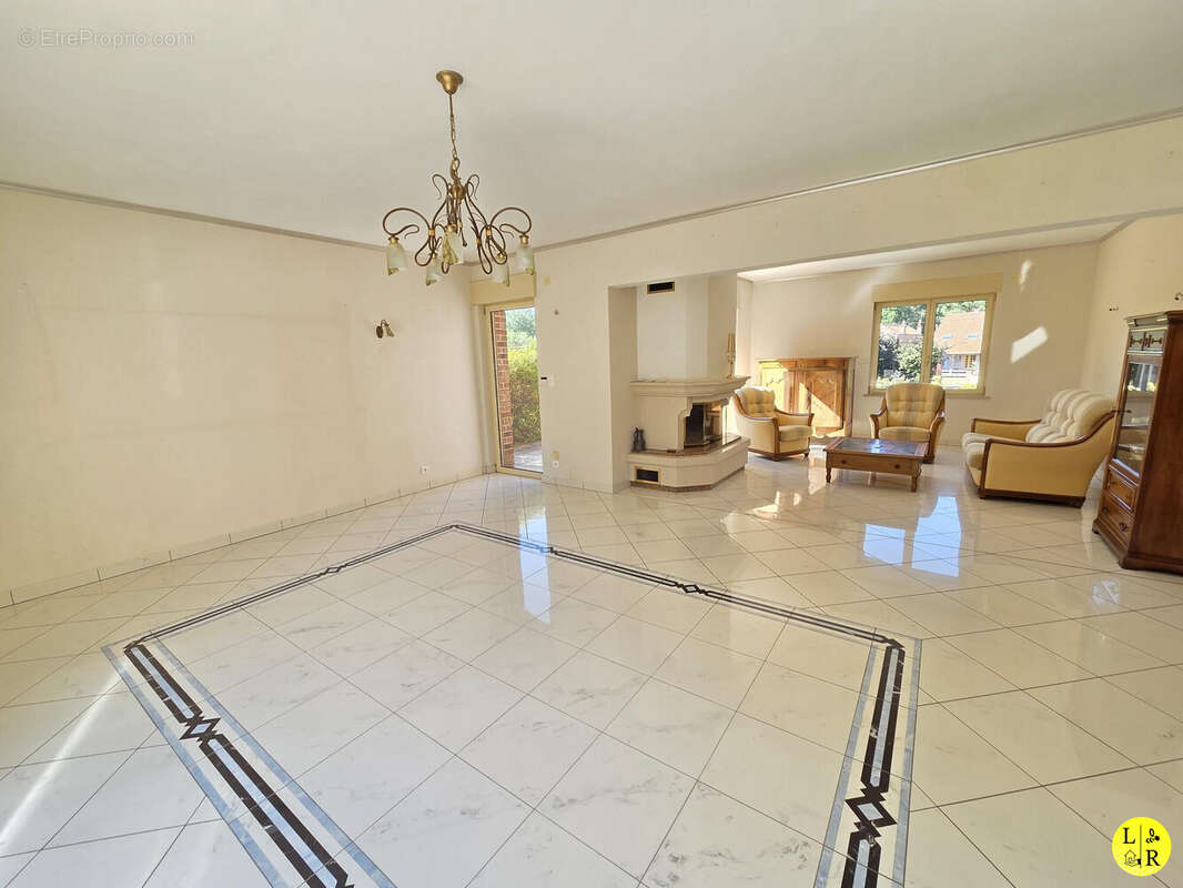 Maison 346 m² à Anzin-Saint-Aubin  - photo 6