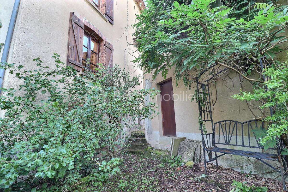Maison mitoyenne 97.50m² 63300 Escoutoux - photo 14