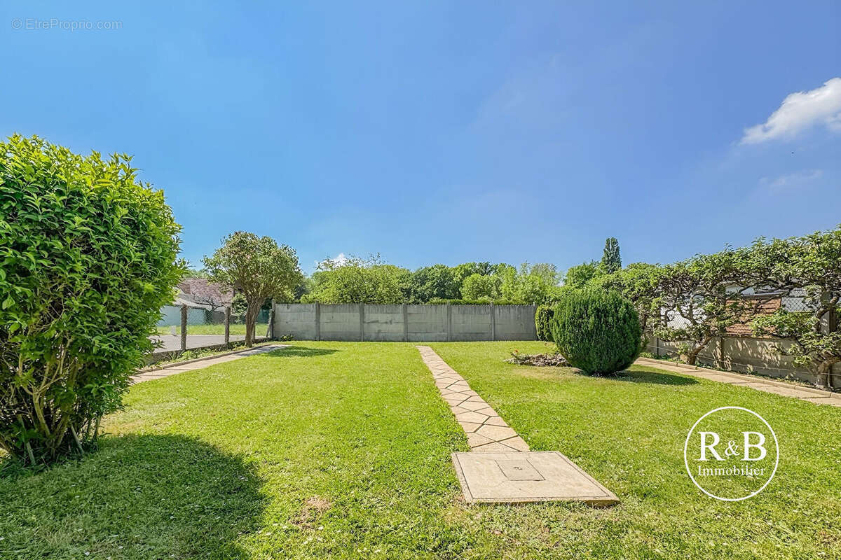 Maison à LES CLAYES-SOUS-BOIS