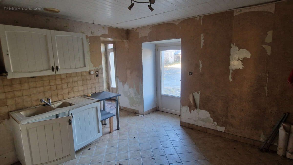 Maison de campagne à rénover   Axe Angers-Rennes - photo 8