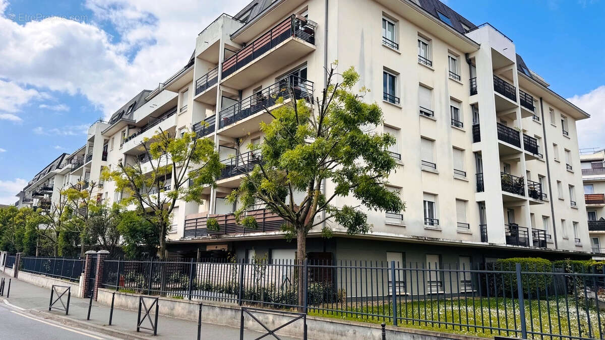 Gare à 3 min - beau 3p avec terrasse et parking - photo 7
