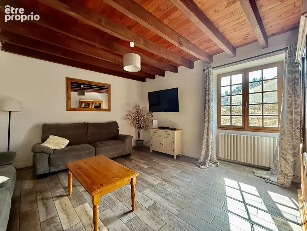 Maison de village française de caractère avec 4 chambres, jardin et dépendances - photo 15