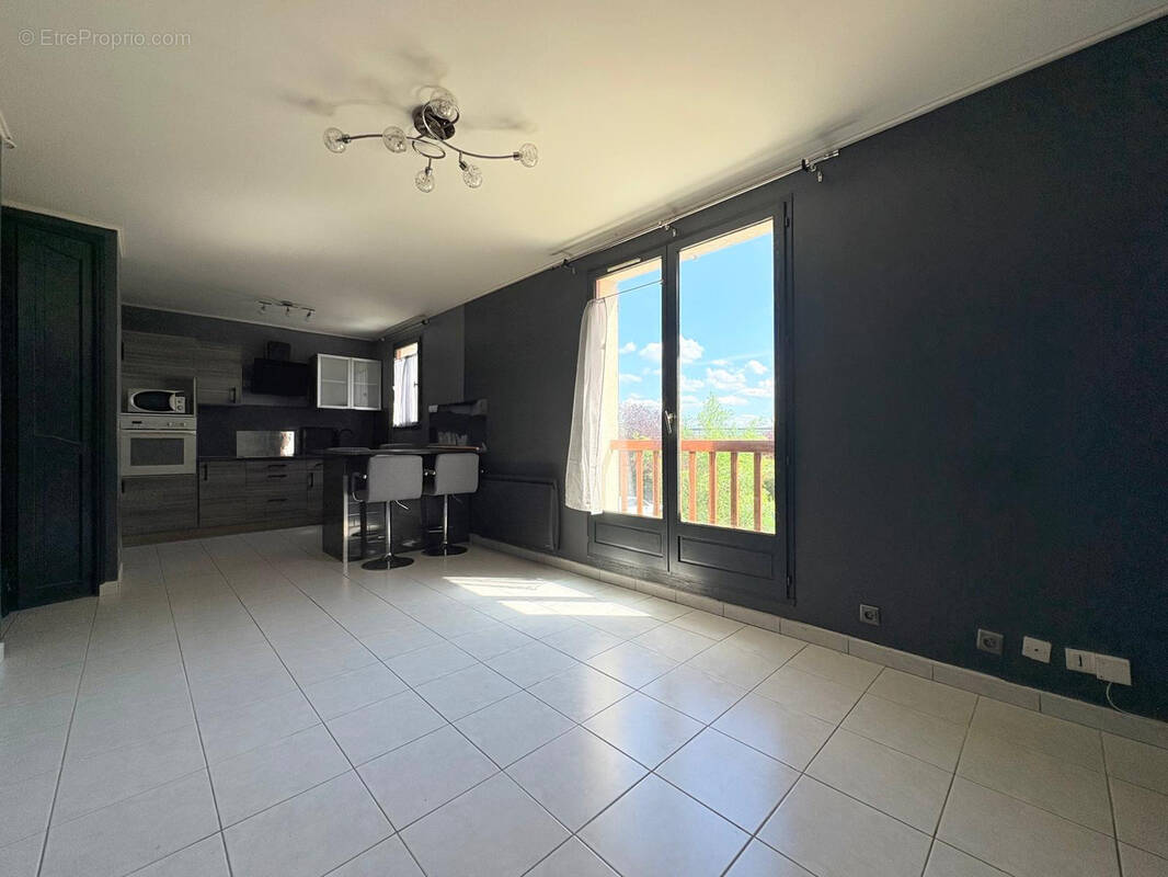 Appartement à BRUYERES-LE-CHATEL