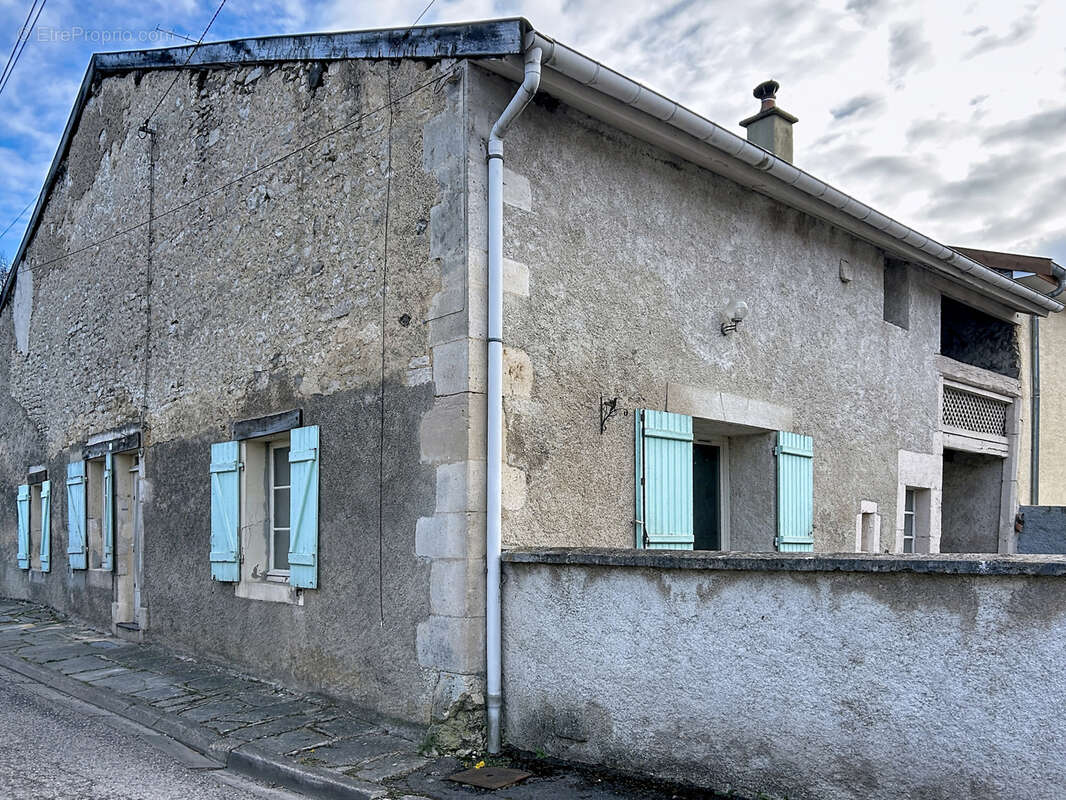 Maison à SAMPIGNY