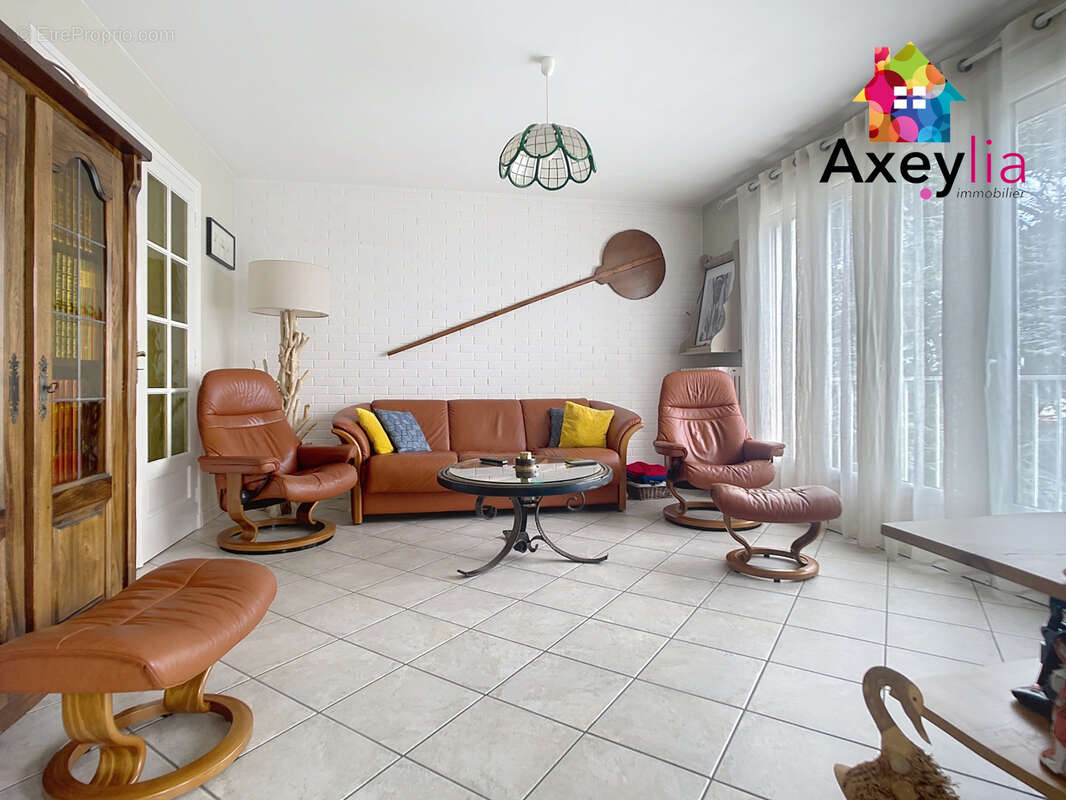 A vendre - roanne centre ville - grand appartement 4 chambres avec deux garages - photo 4