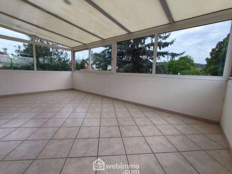 Une véranda de 17 m² avec vue sur le jardin - Maison à VAILLY-SUR-AISNE