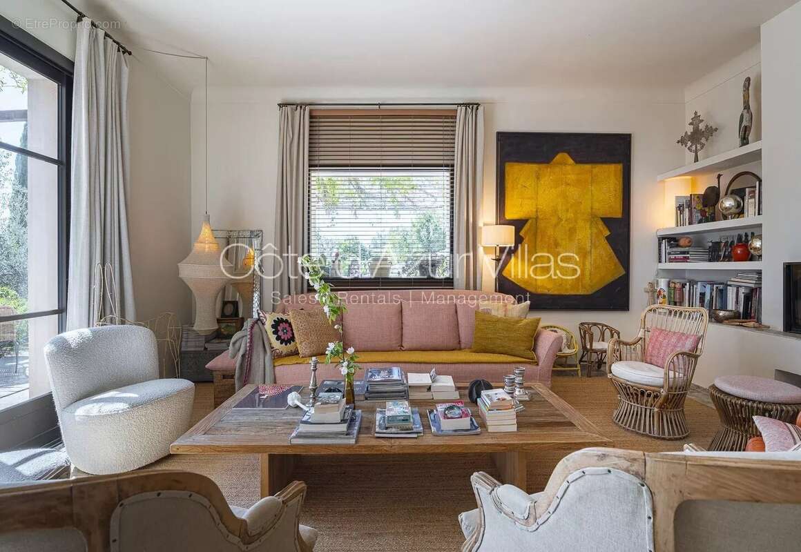 Maison à CHATEAUNEUF-GRASSE