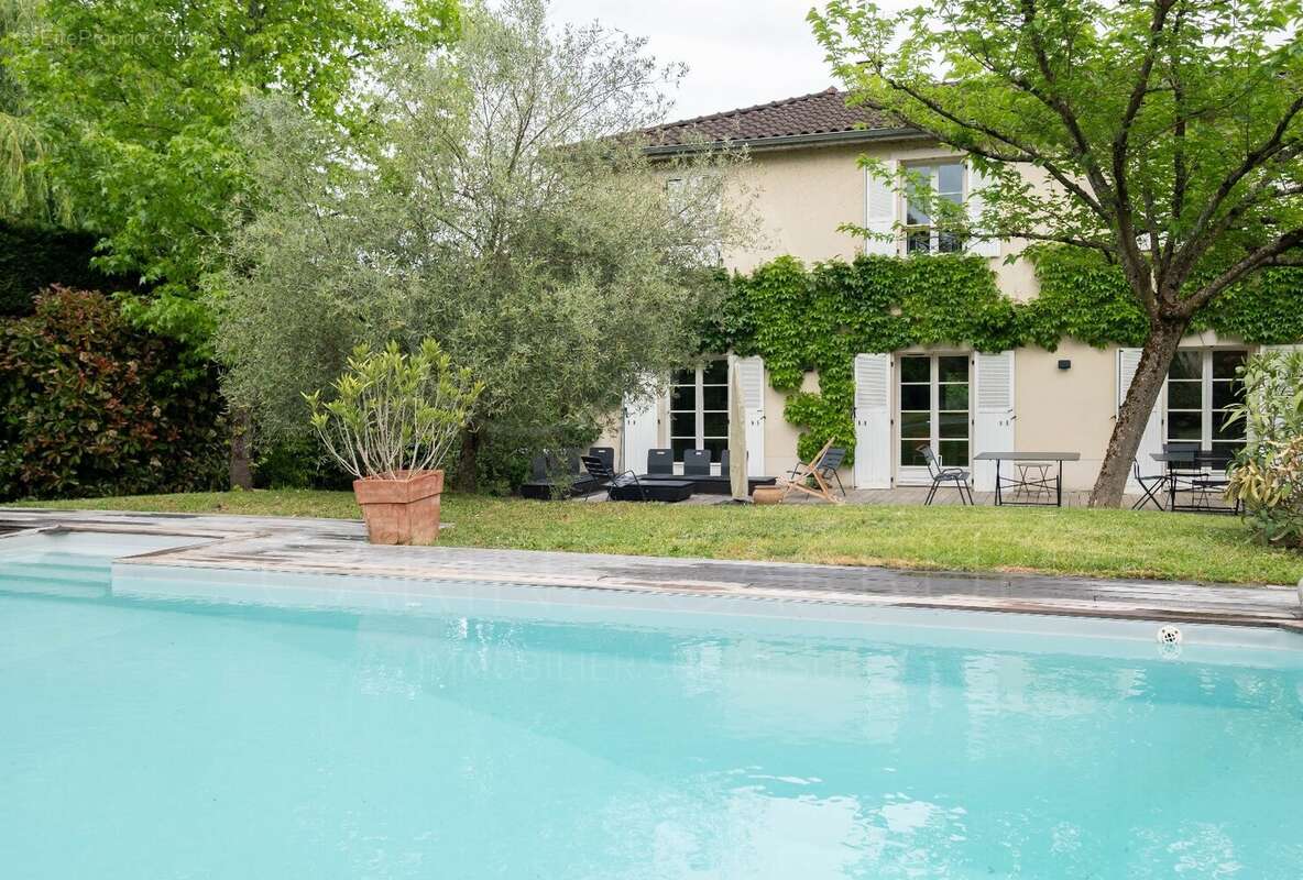 Maison à CHARBONNIERES-LES-BAINS