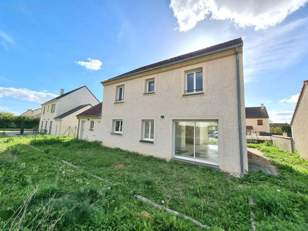 Maison à VAUX-LE-PENIL
