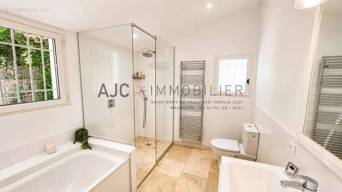 Saint-Rémy-de-Provence – Maison lumineuse de 4 chambres avec piscine proche centre - photo 19