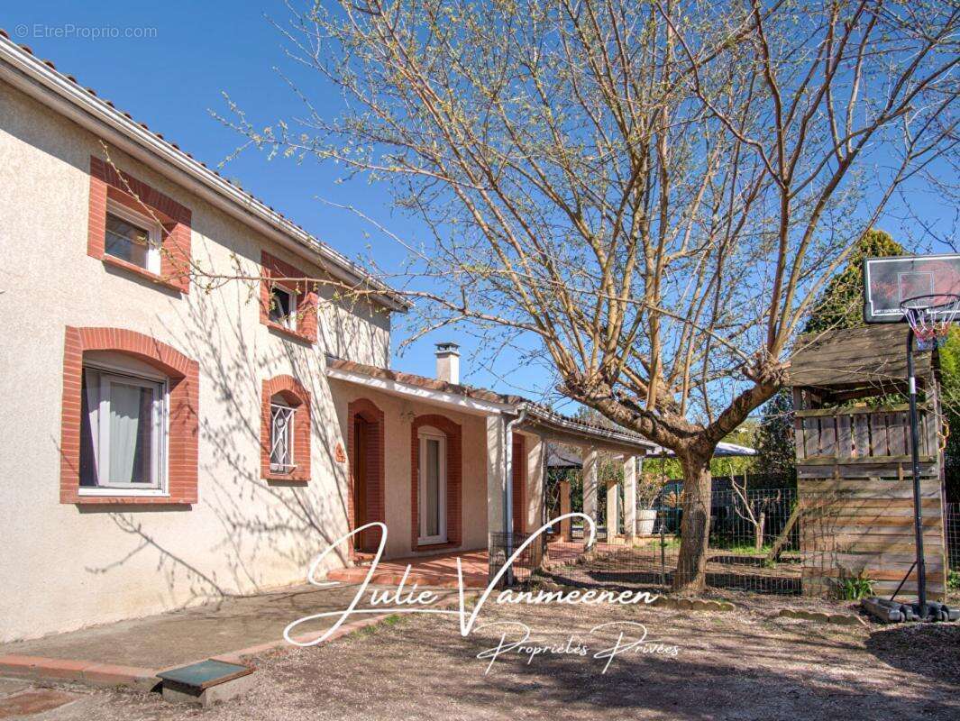 La Salvetat-Saint-Gilles (31880) - Maison T5 - 4 chambres - Double Garage - Piscine - photo 2