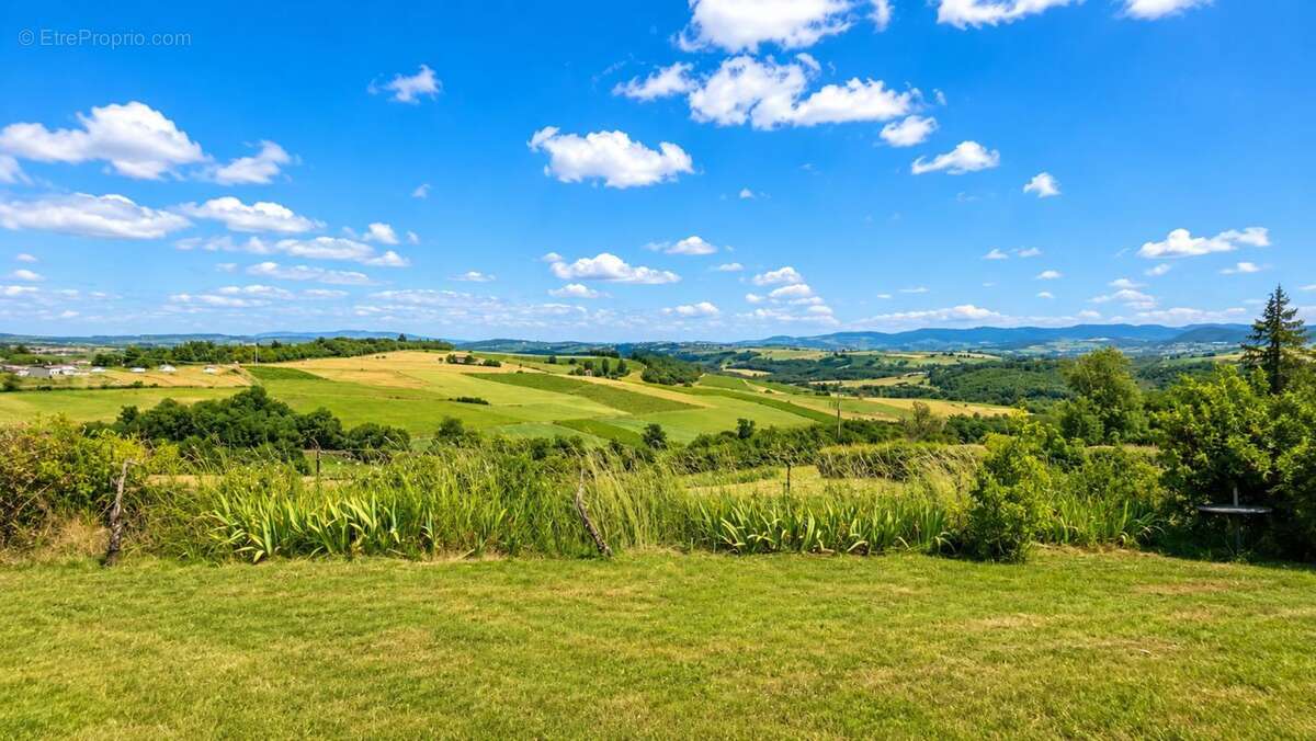 Maison 125 m² à Saint-Verand  - photo 2