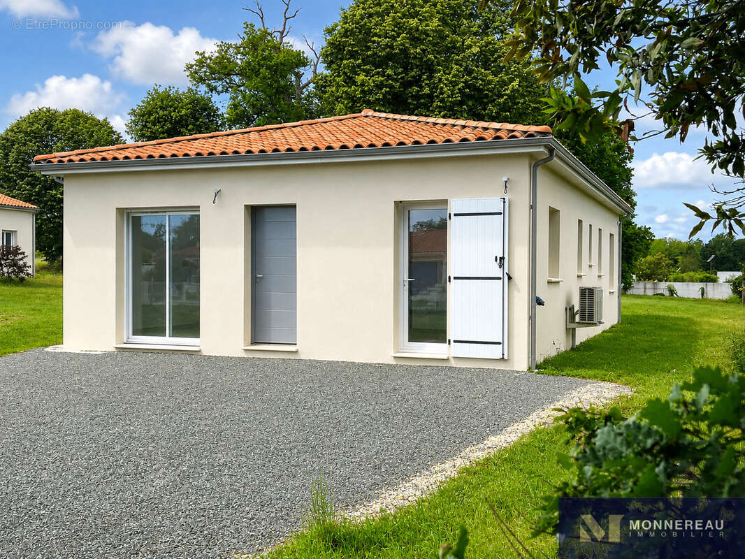 Maison à LES MATHES