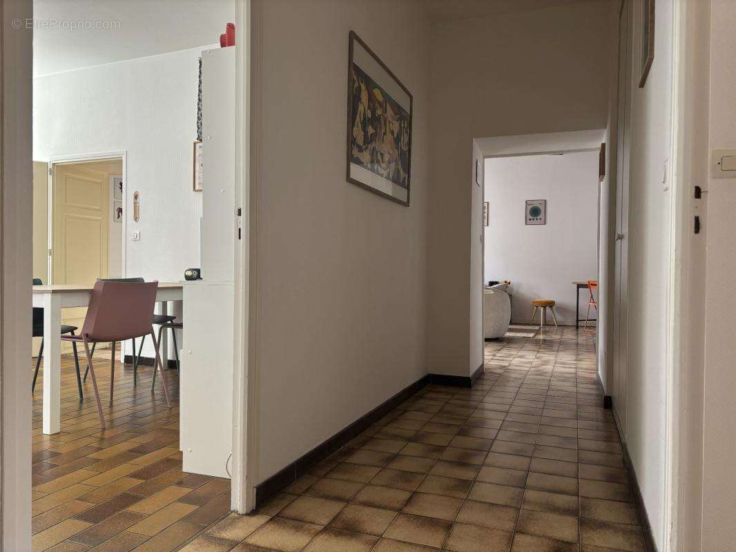 SEMUR EN AUXOIS centre-ville : appartement quatre piéces, 93m², avec une terrasse. Prix : 155 000€ - photo 6
