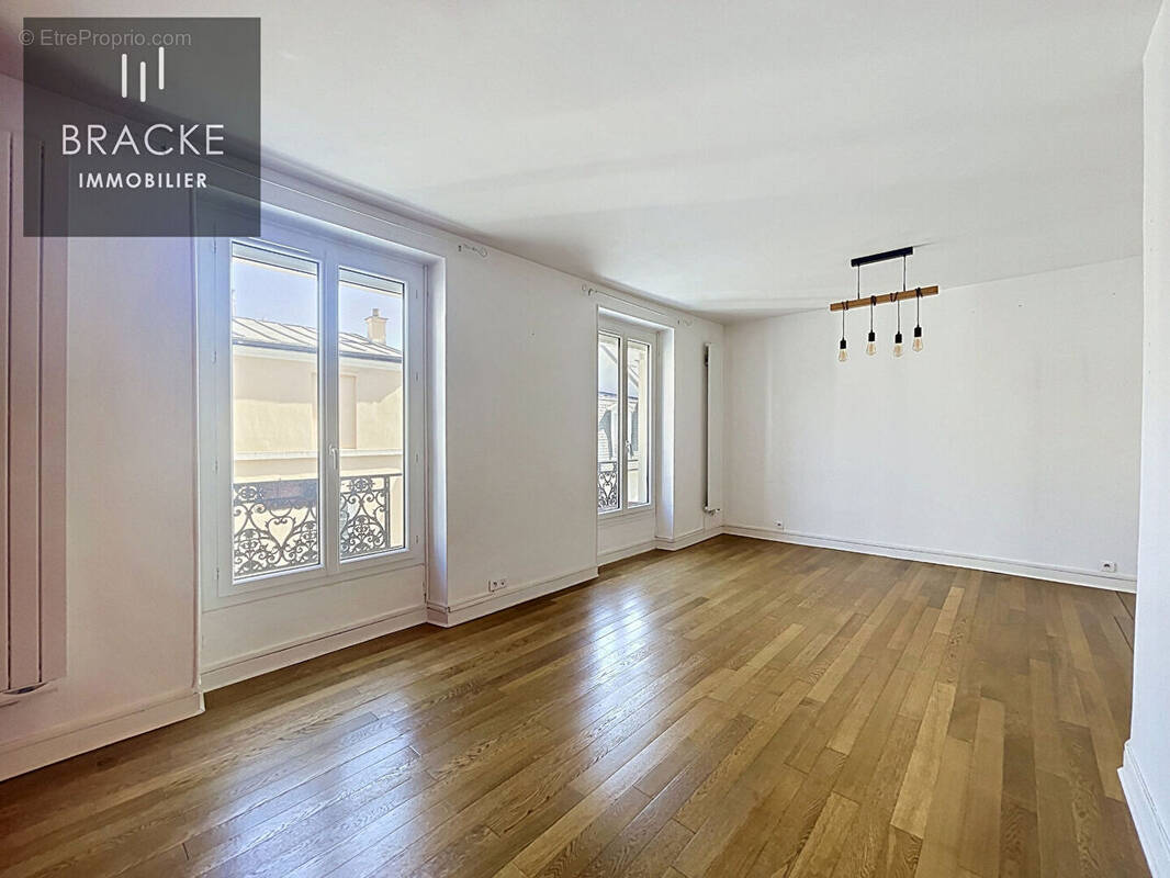Appartement à COURBEVOIE