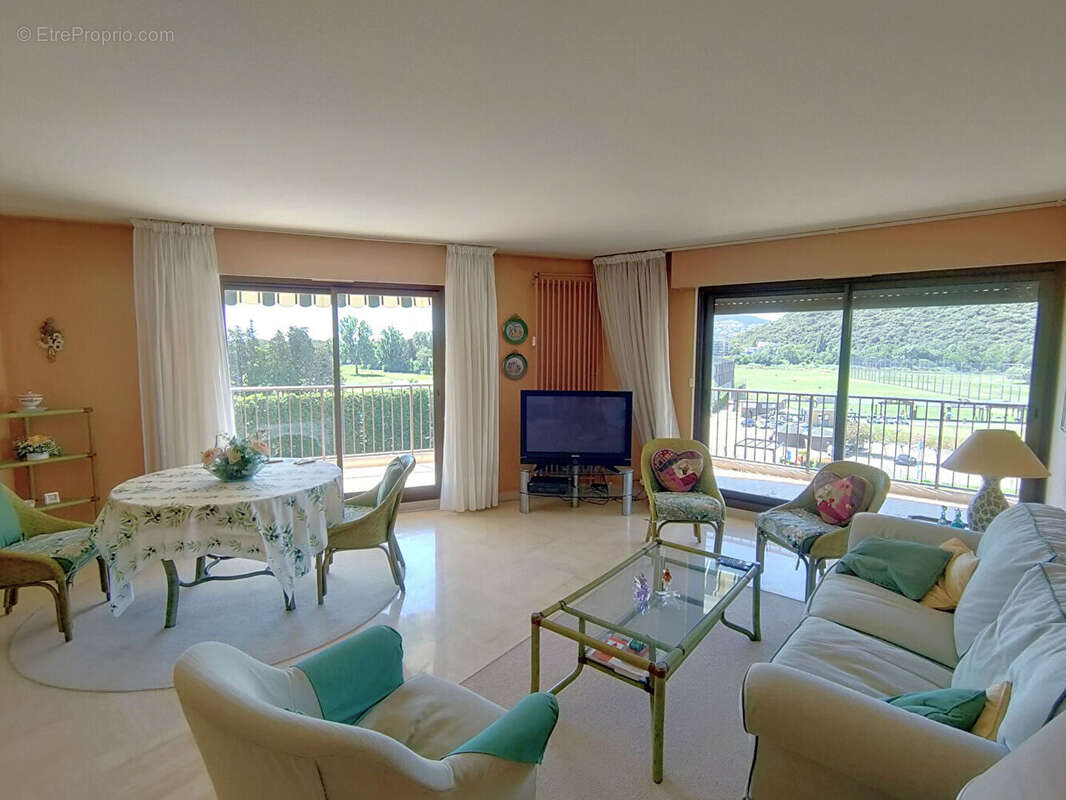 Appartement à MANDELIEU-LA-NAPOULE