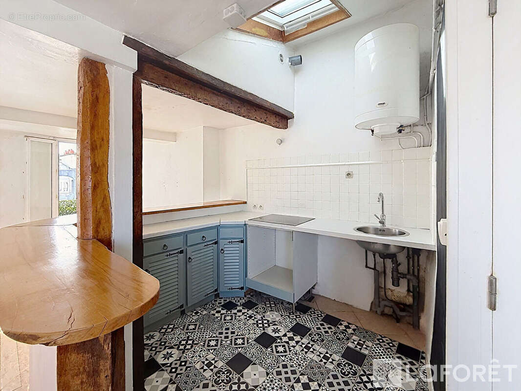 Appartement à PARIS-1E