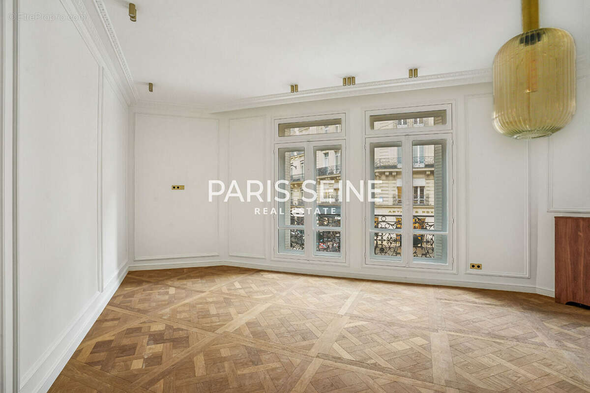 Appartement à PARIS-8E