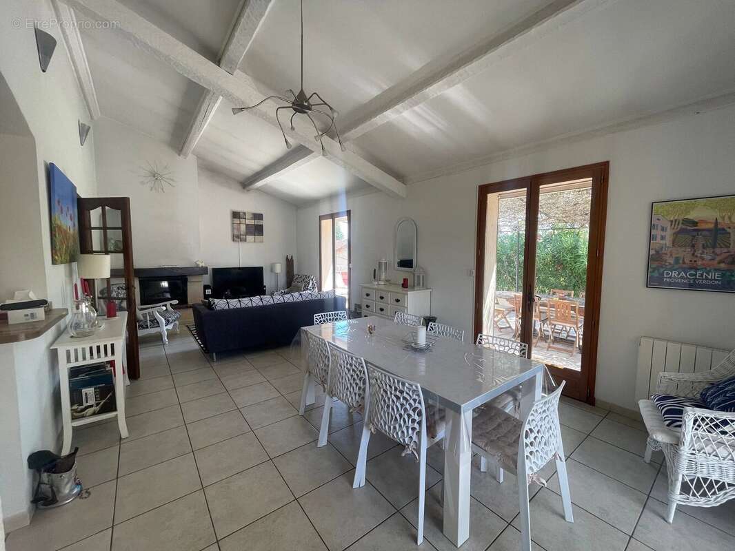 Exclusivité - villa avec 115,78 m² habitables et 165,04 m² de terrasses - photo 3