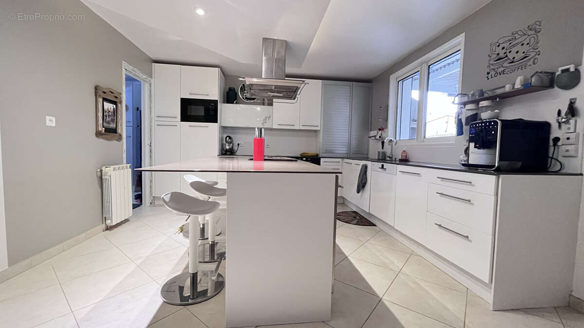 Maison à JONQUIERES-SAINT-VINCENT