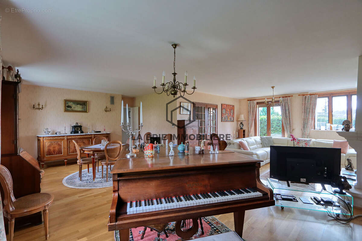 Maison à VILLECRESNES