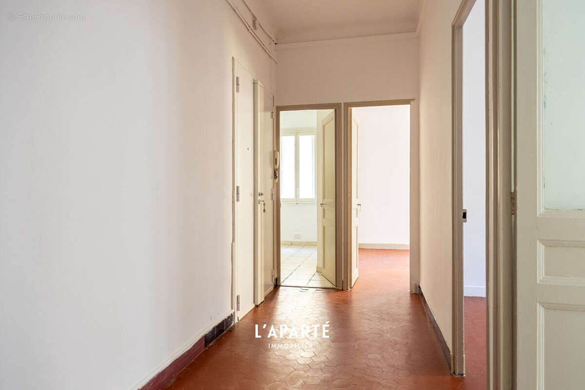 Appartement à MARSEILLE-1E