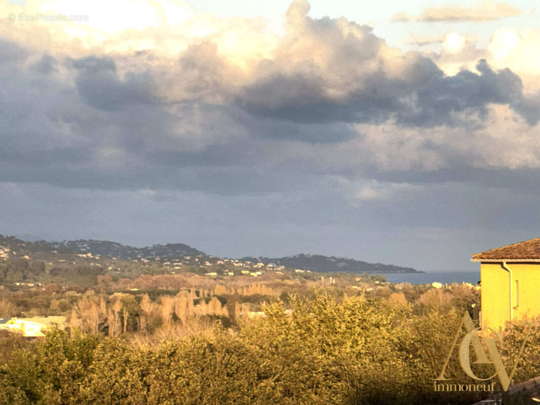 T3 Dernier étage Terrasse &amp; Vue Exceptionnelle 4 - Appartement à COGOLIN