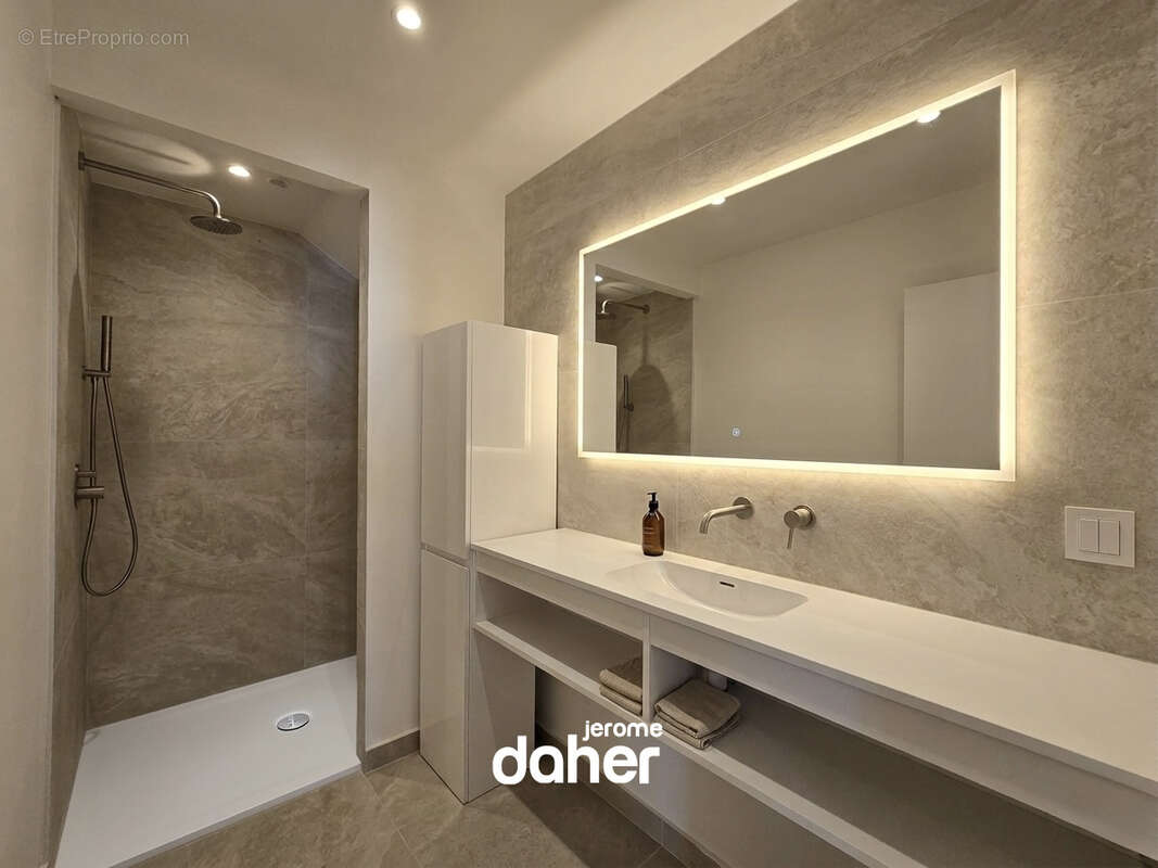 Appartement à MARSEILLE-7E