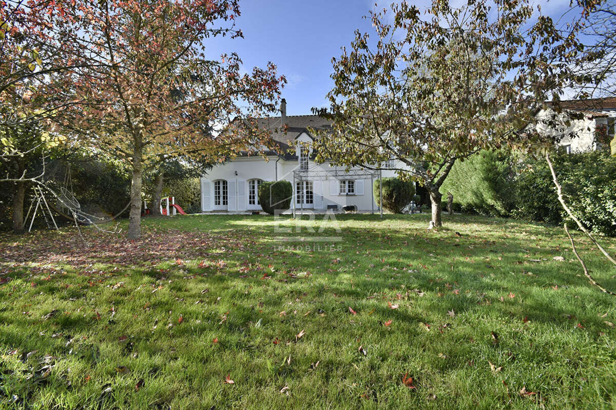 Maison à NEAUPHLE-LE-CHATEAU