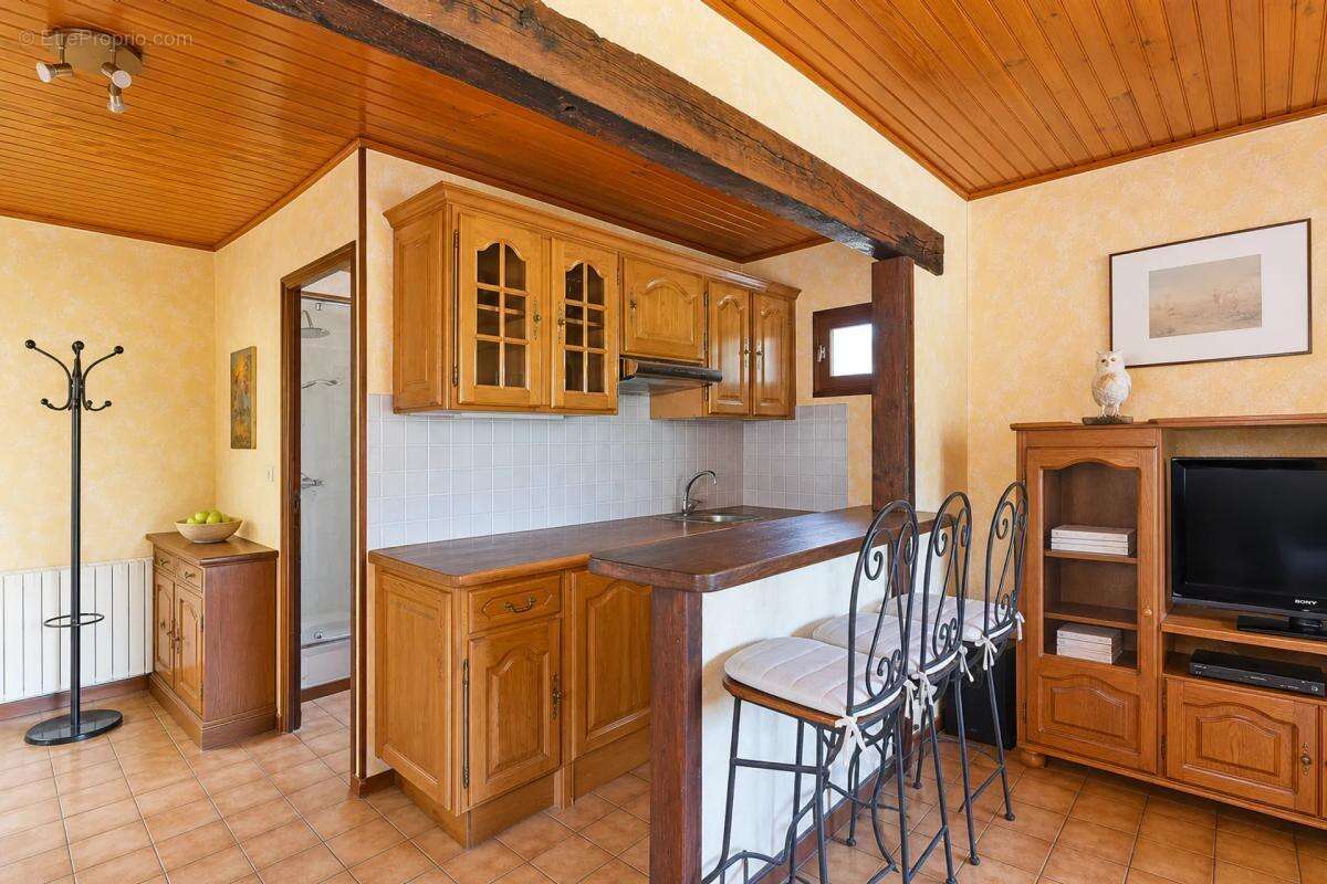 Maison de 10 pièces de 197 m² à Saint-Florent-sur-Auzonnet - photo 5
