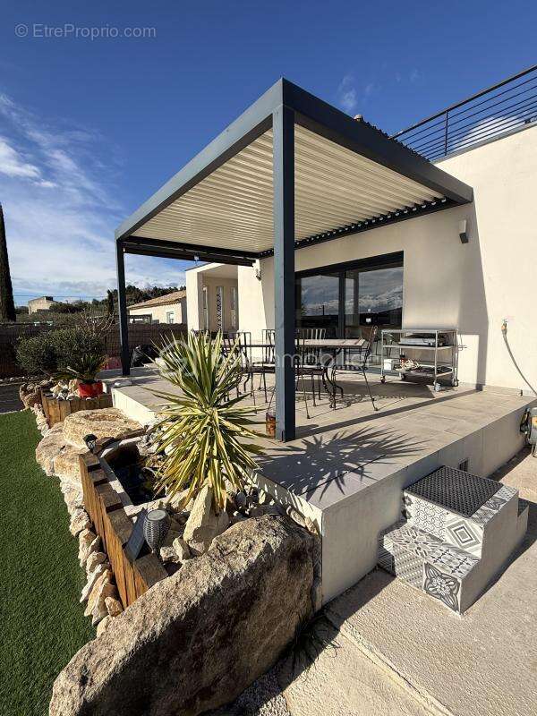 Maison à SAINT-QUENTIN-LA-POTERIE