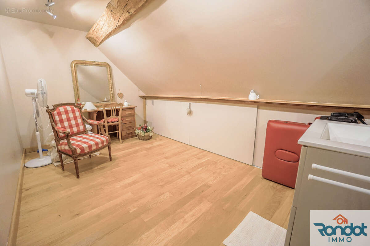 Maison à VILLECOMTE