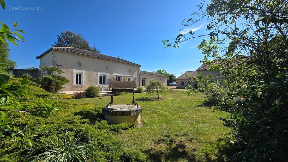 Photo 1 - Maison à QUEAUX