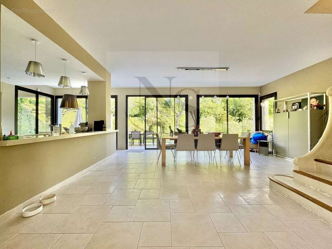 Maison à LE THOLONET