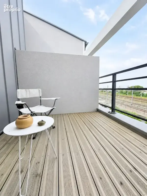 Appartement  T2 dernier étage avec ascenseur , terrasse, et poss. parking - photo 2