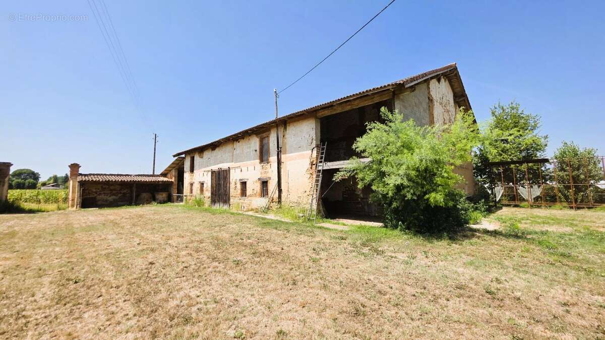 Maison à NEGREPELISSE