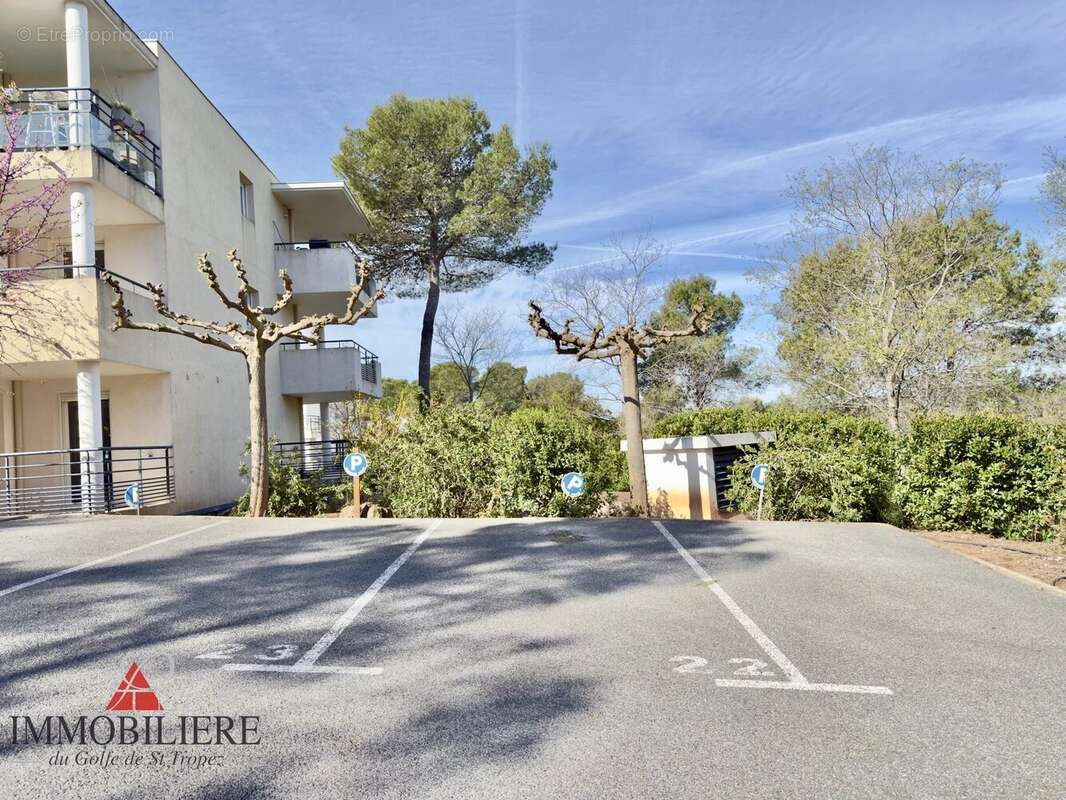 Appartement à ROQUEBRUNE-SUR-ARGENS