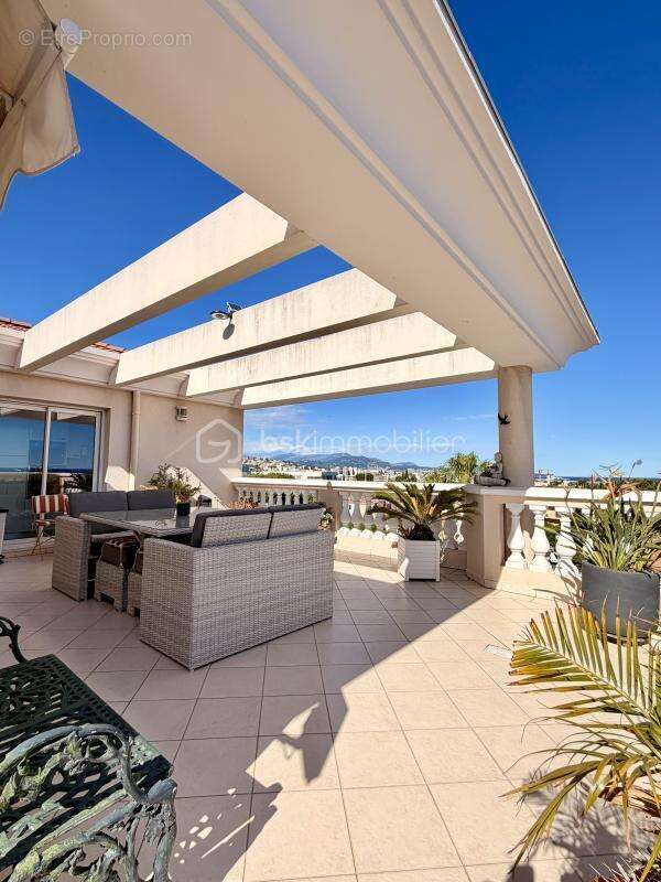 Appartement à SAINT-LAURENT-DU-VAR