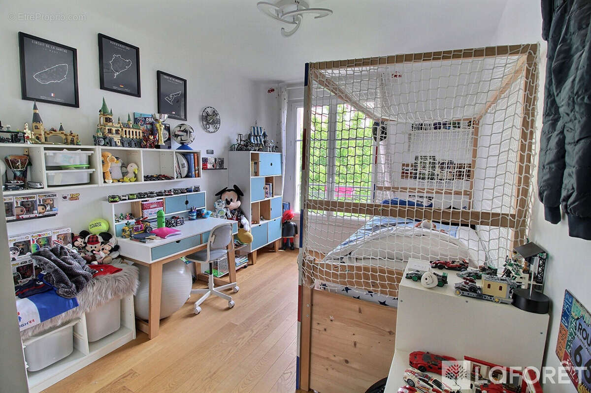 Appartement à LA GARENNE-COLOMBES