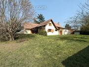 A SAINT-CYR-MENTHON PROCHE MACON ET BOURG-EN-BRESSE MAISON 7 - Maison à SAINT-CYR-SUR-MENTHON