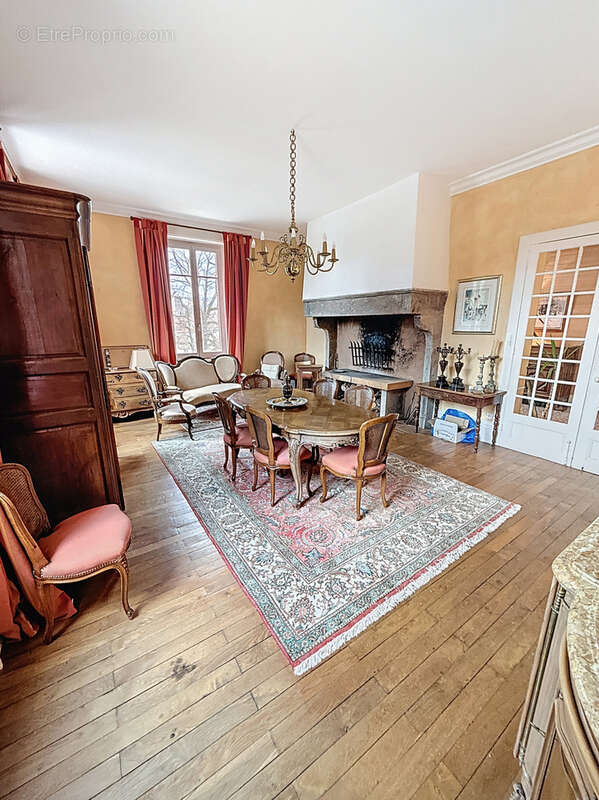 Maison à SAINT-BONNET-LE-CHATEAU