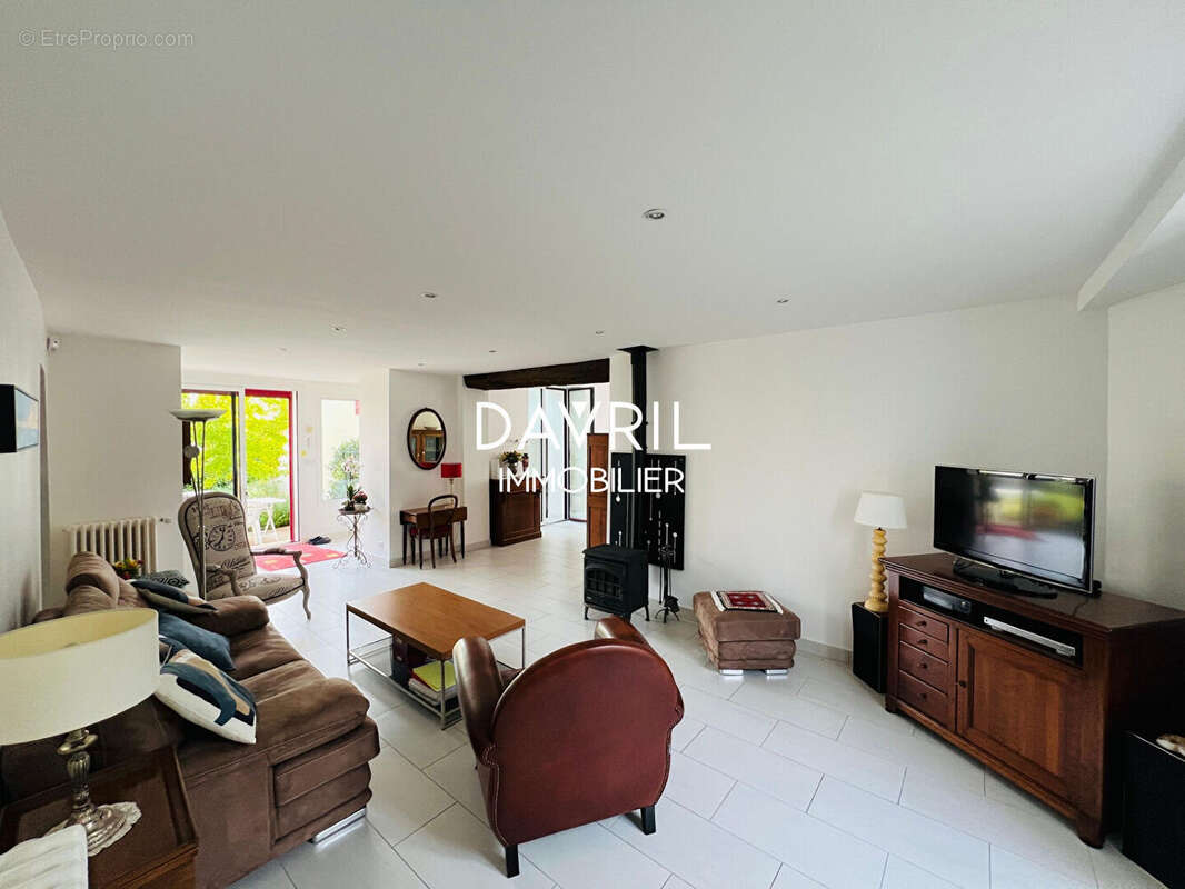 Maison à CHANTELOUP-LES-VIGNES