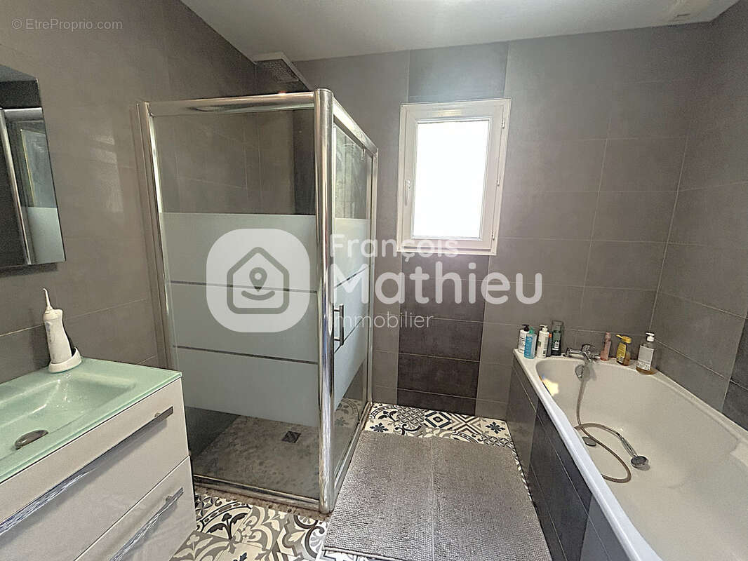 Relevant - Maison T5 avec piscine, garage, dépendance et terrain d'environ 1031m2. - photo 17