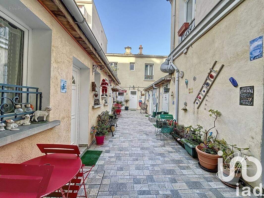 Photo 1 - Appartement à MONTROUGE