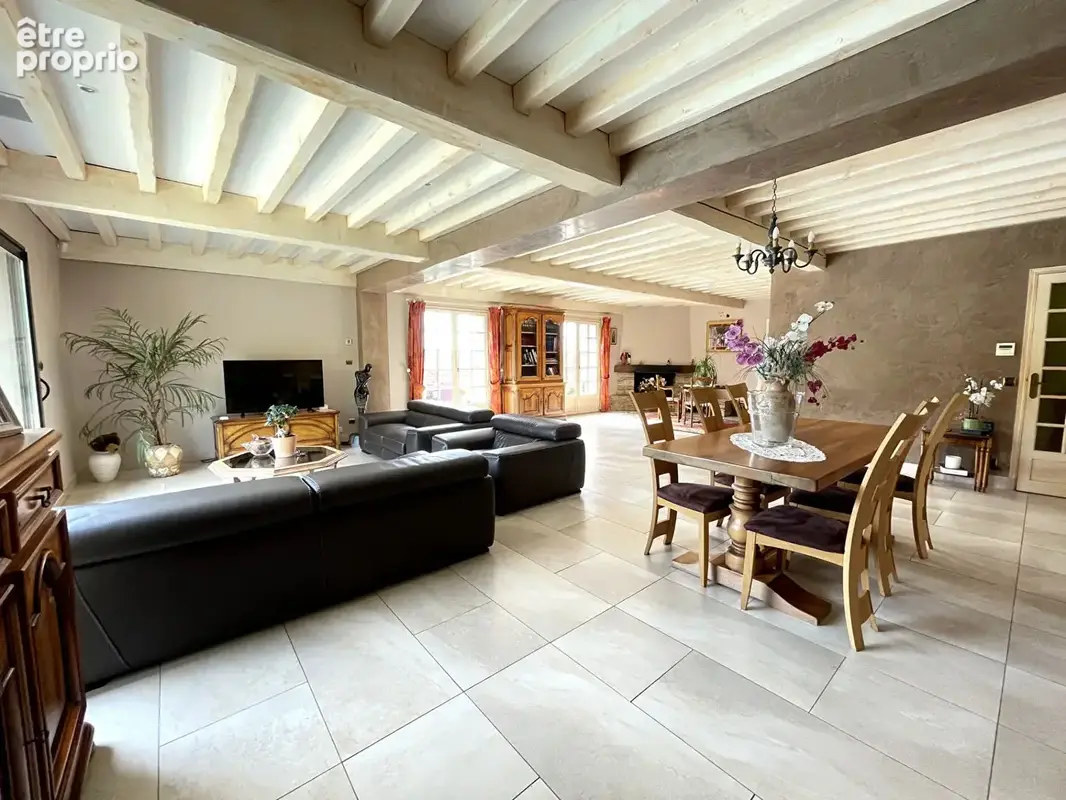 Maison familiale lumineuse de 190m² avec piscine sur 1 500 m² de terrain - photo 5
