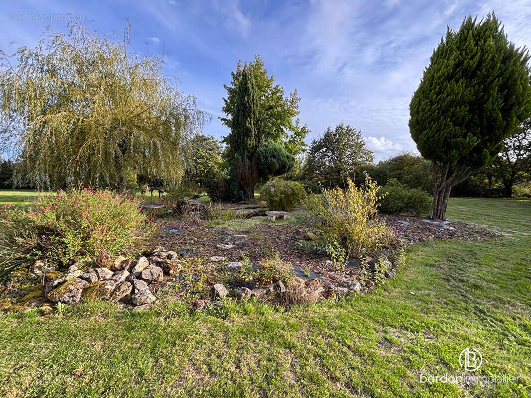 Maison à SAINT-CHRISTOPHE-DU-LIGNERON