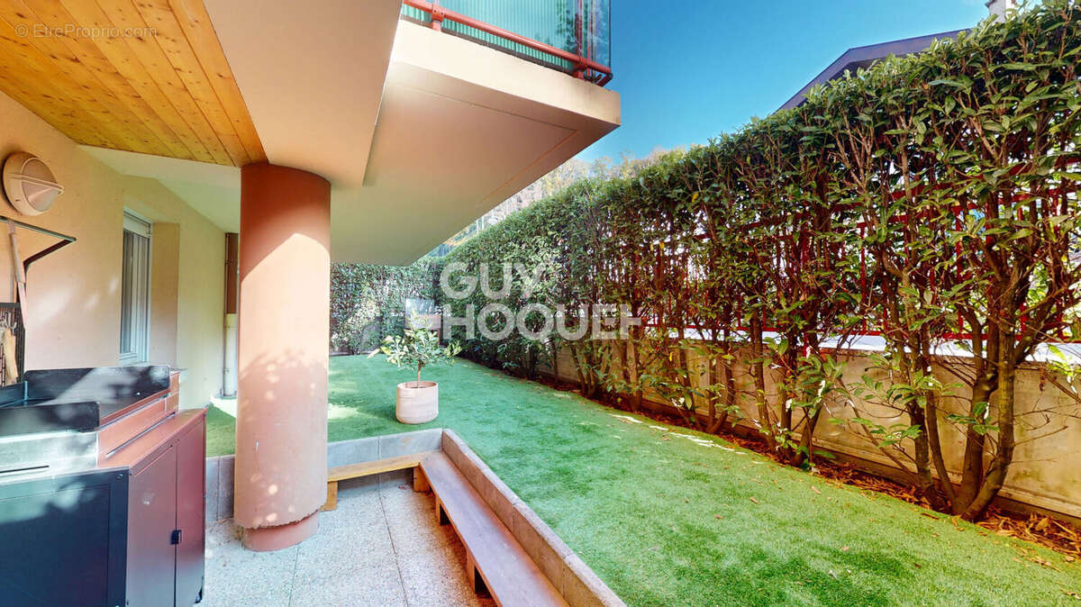 Appartement à CRUSEILLES