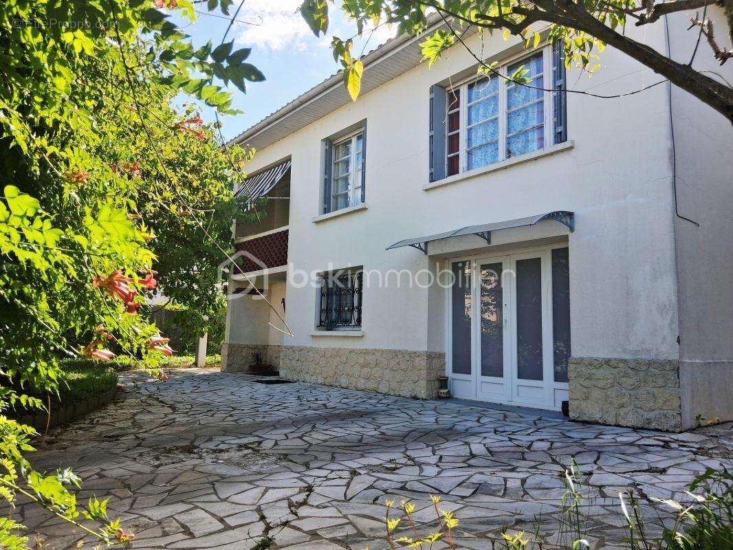 A SAISIR Maison familiale de 120 m² avec dépendance – Fort potentiel d'aménagement – Villeneuve-sur-Lot (Rive Droite) - photo 2