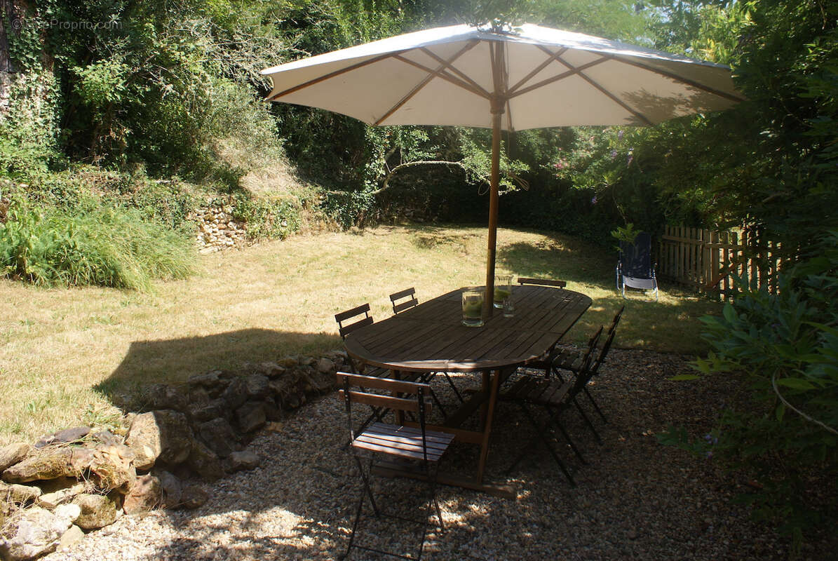A VOIR. Belle maison en pierre de 4 chambres avec dépendances et vues sur terrain d'environ 2811m2 - photo 38